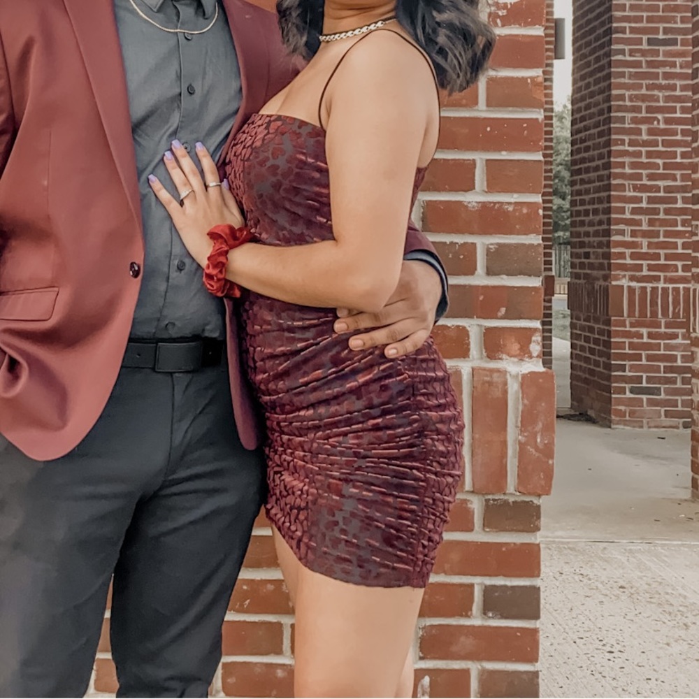 burgandy heart printed bodycon dress